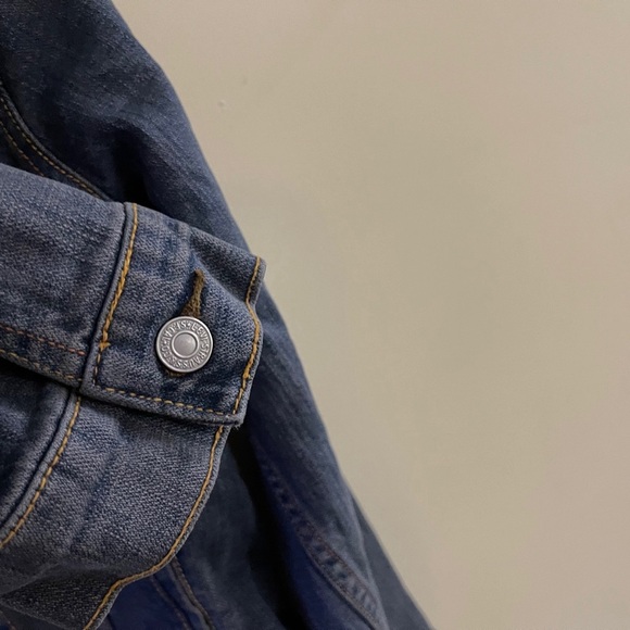 Levi's Denim Ex Boyfriend Trucker Jacket with Faux Fur Collar Casual Fall Chic - Picture 5 of 8